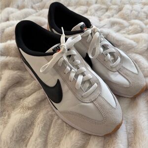 Nike Women’s Retro Sneakers – White / Black / Gum Sole – Size 9